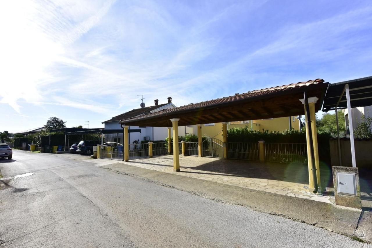 Apartments House Anna For Max 13 Persons In Porec, Pet Friendly Esterno foto