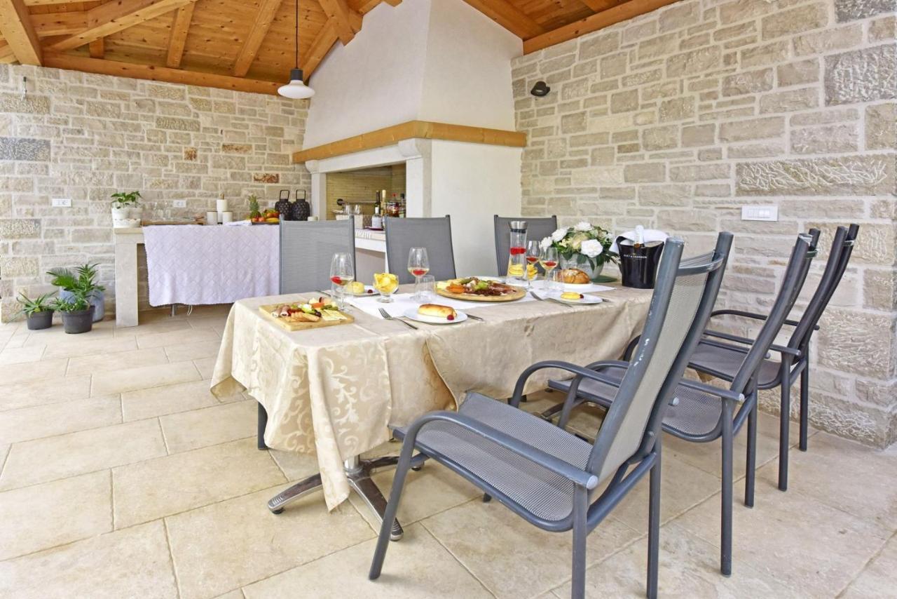 Apartments House Anna For Max 13 Persons In Porec, Pet Friendly Esterno foto
