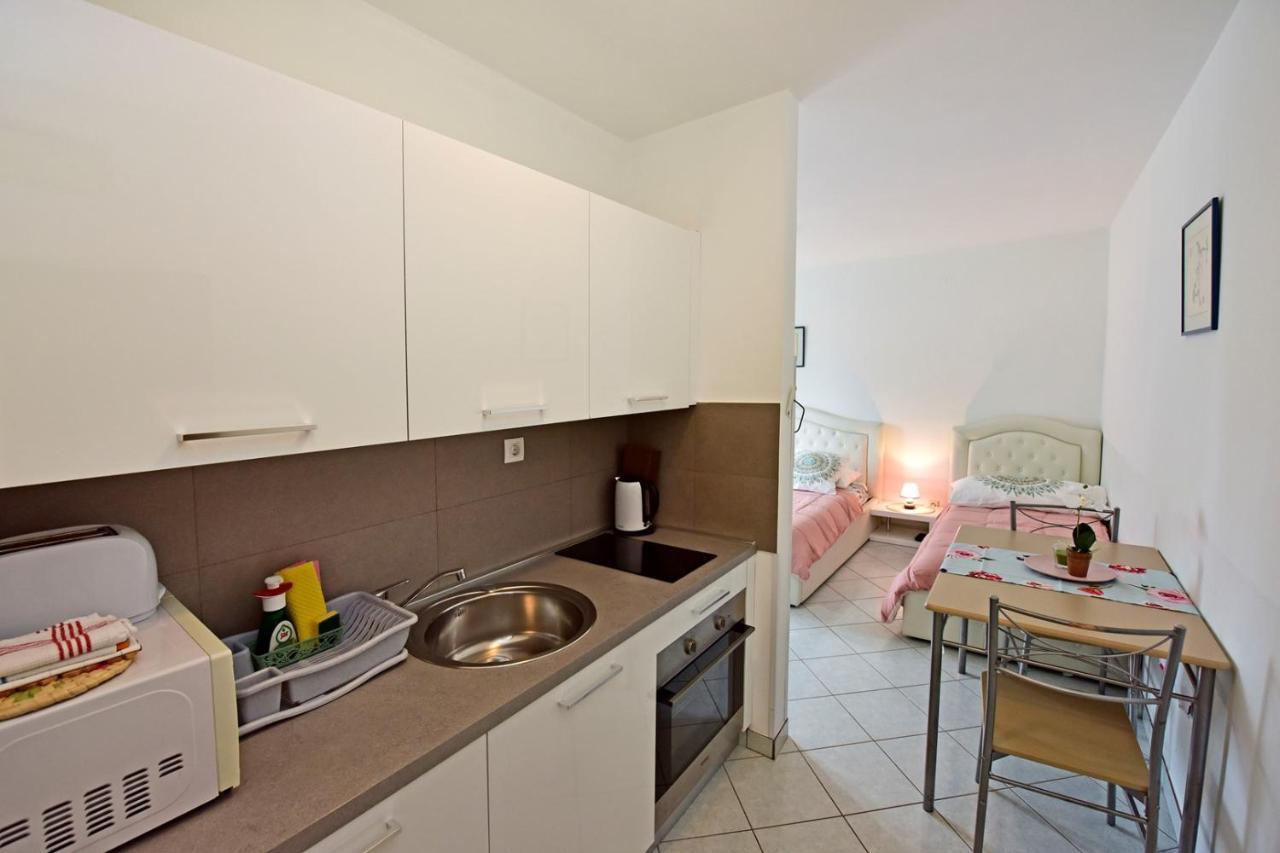 Apartments House Anna For Max 13 Persons In Porec, Pet Friendly Esterno foto
