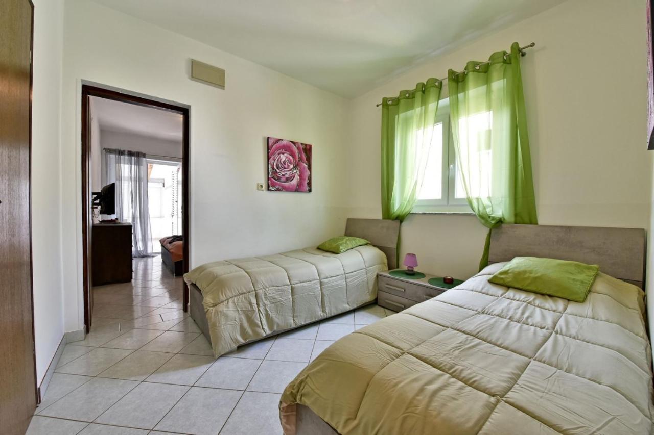 Apartments House Anna For Max 13 Persons In Porec, Pet Friendly Esterno foto