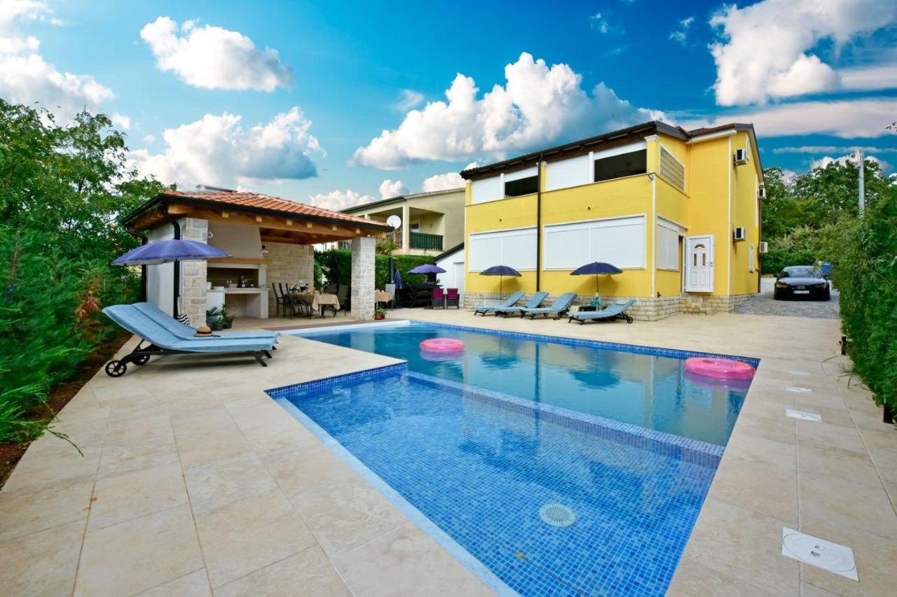 Apartments House Anna For Max 13 Persons In Porec, Pet Friendly Esterno foto