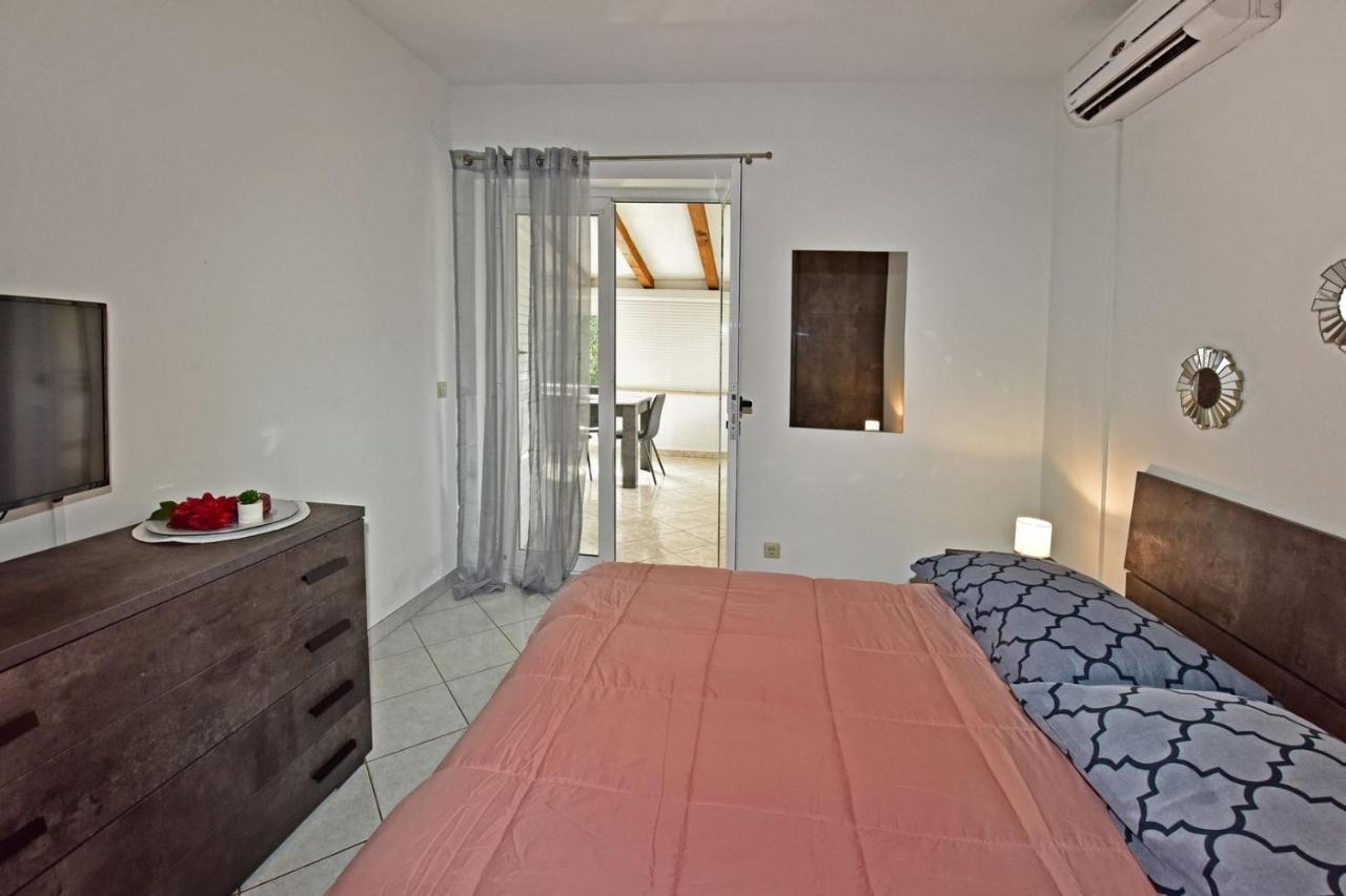 Apartments House Anna For Max 13 Persons In Porec, Pet Friendly Esterno foto