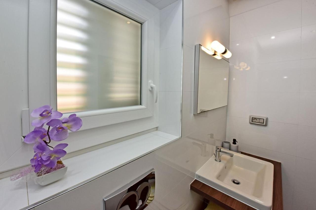 Apartments House Anna For Max 13 Persons In Porec, Pet Friendly Esterno foto