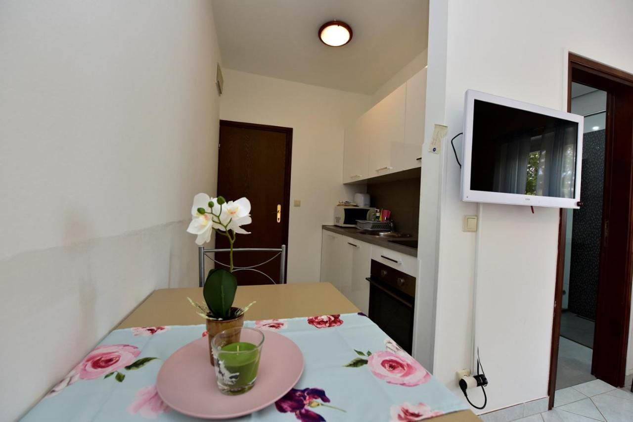 Apartments House Anna For Max 13 Persons In Porec, Pet Friendly Esterno foto