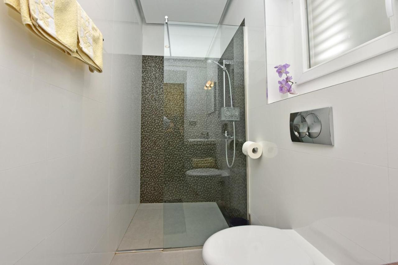 Apartments House Anna For Max 13 Persons In Porec, Pet Friendly Esterno foto