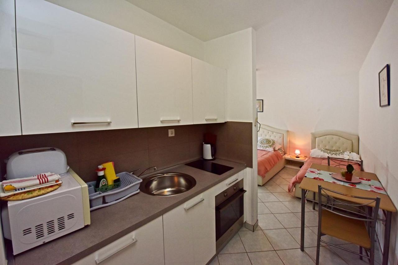 Apartments House Anna For Max 13 Persons In Porec, Pet Friendly Esterno foto