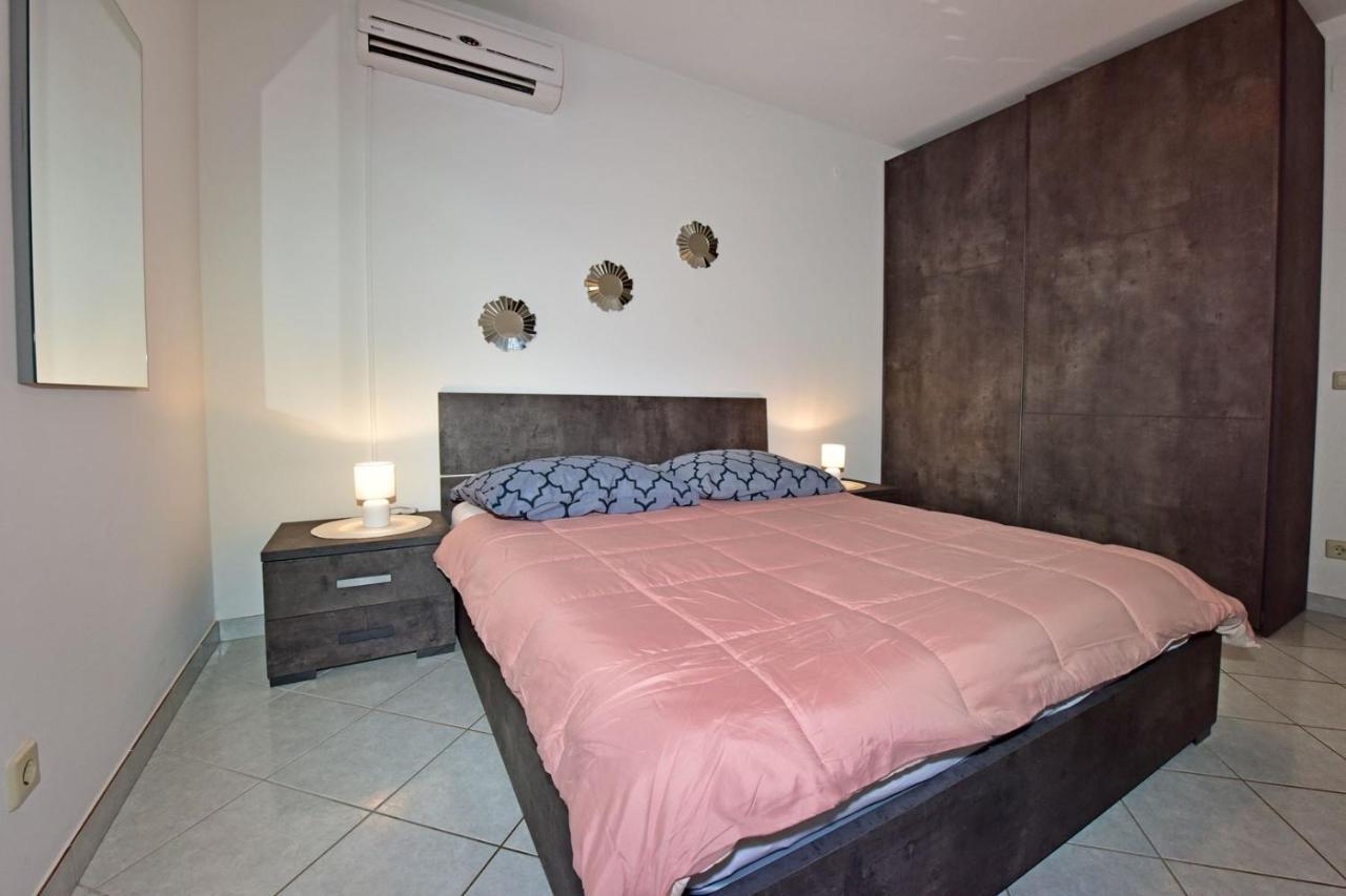 Apartments House Anna For Max 13 Persons In Porec, Pet Friendly Esterno foto