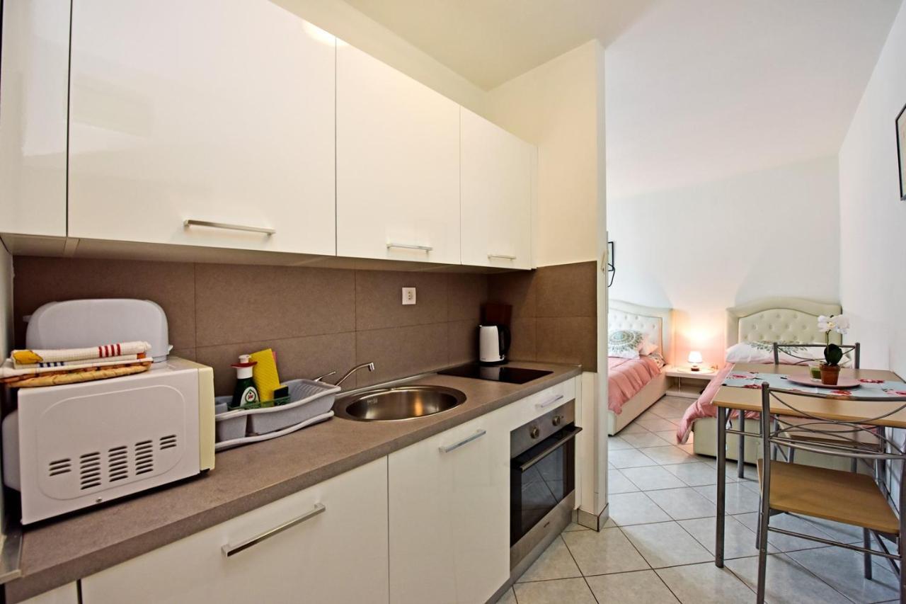 Apartments House Anna For Max 13 Persons In Porec, Pet Friendly Esterno foto