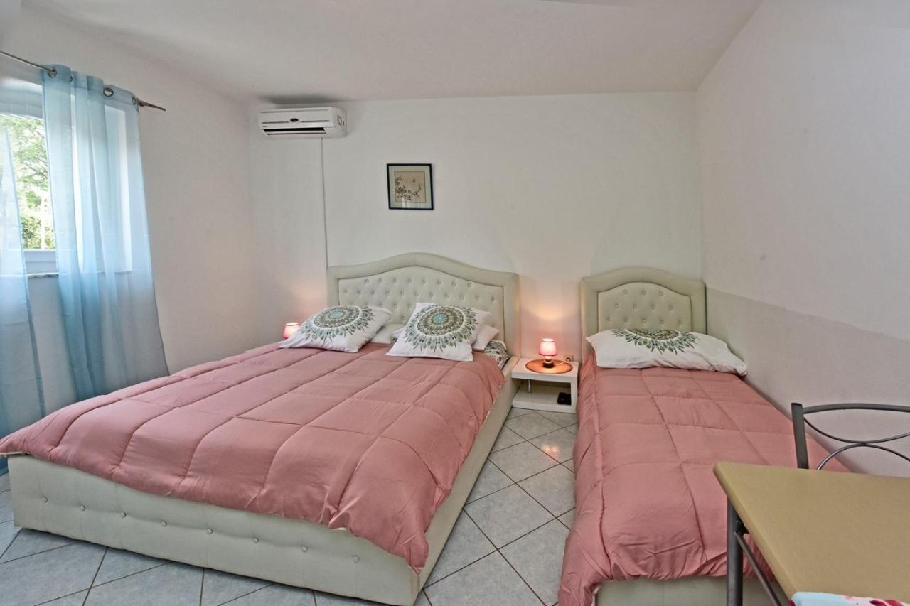 Apartments House Anna For Max 13 Persons In Porec, Pet Friendly Esterno foto