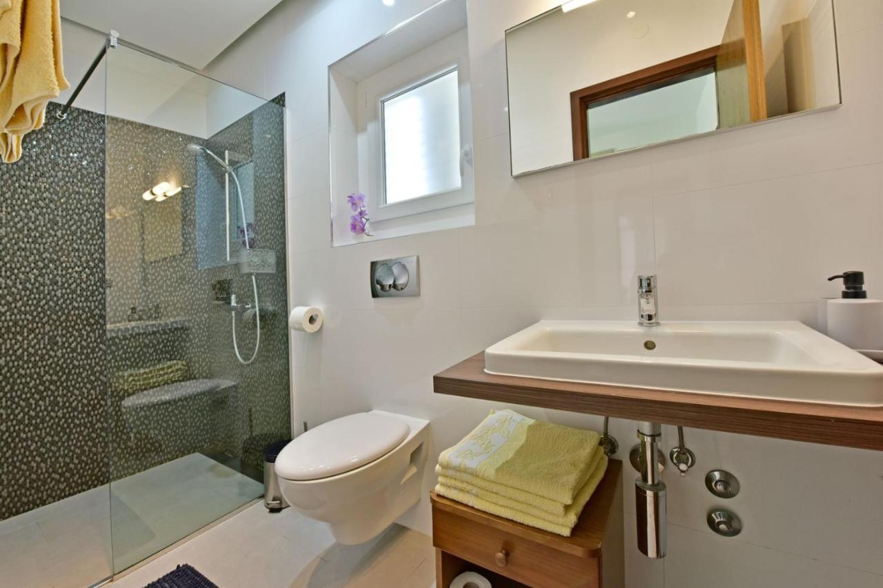 Apartments House Anna For Max 13 Persons In Porec, Pet Friendly Esterno foto