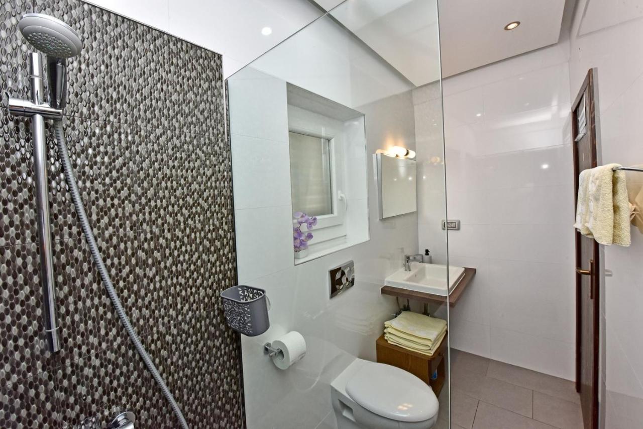 Apartments House Anna For Max 13 Persons In Porec, Pet Friendly Esterno foto