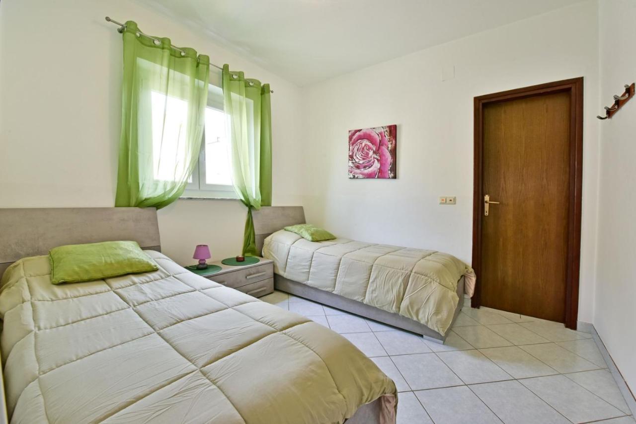 Apartments House Anna For Max 13 Persons In Porec, Pet Friendly Esterno foto