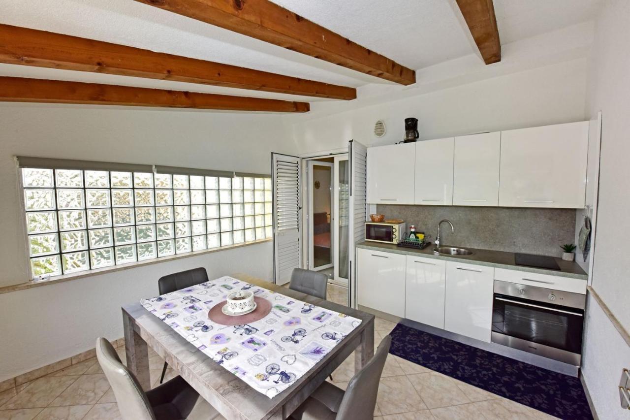 Apartments House Anna For Max 13 Persons In Porec, Pet Friendly Esterno foto