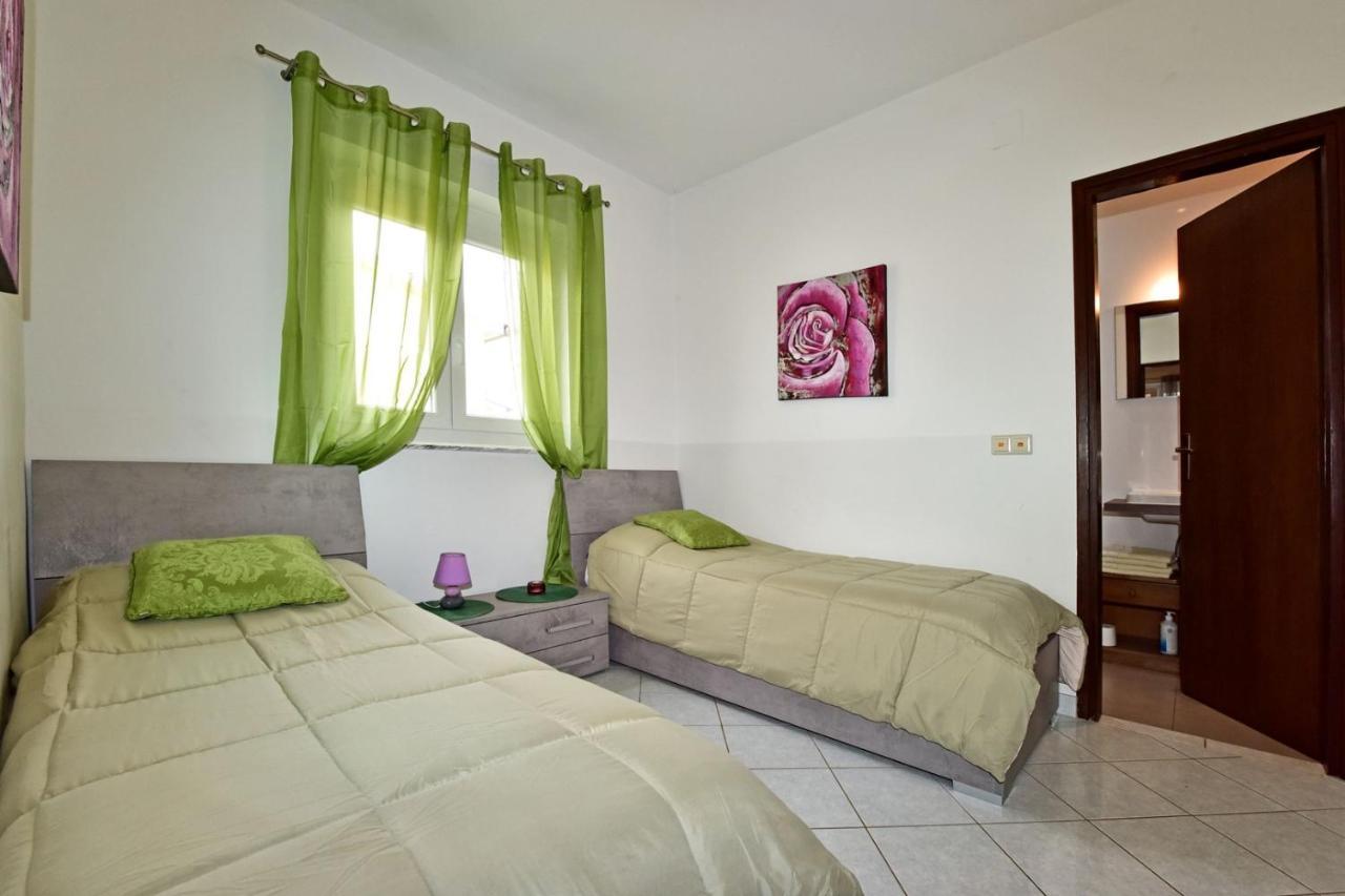 Apartments House Anna For Max 13 Persons In Porec, Pet Friendly Esterno foto